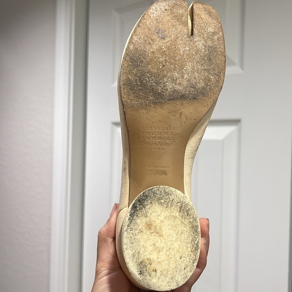 Margiela Tabi Women's Cream Ankle Boots - Picture 7 of 10